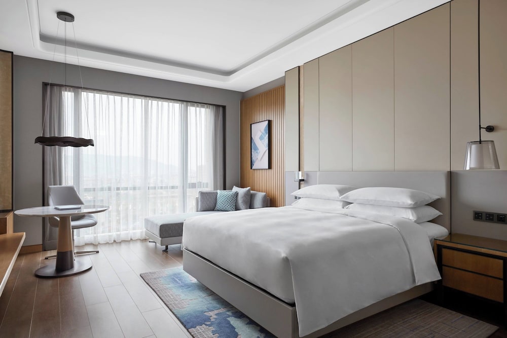 Room, 1 Queen Bed photo 1
