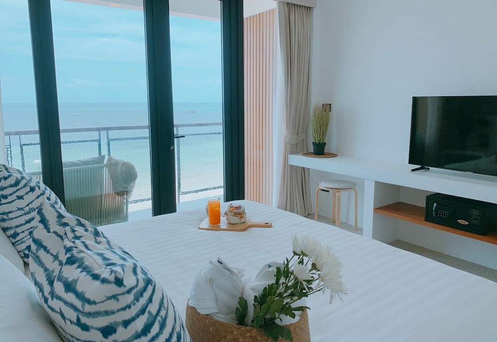 Sea View Superior King Room - Photo 13