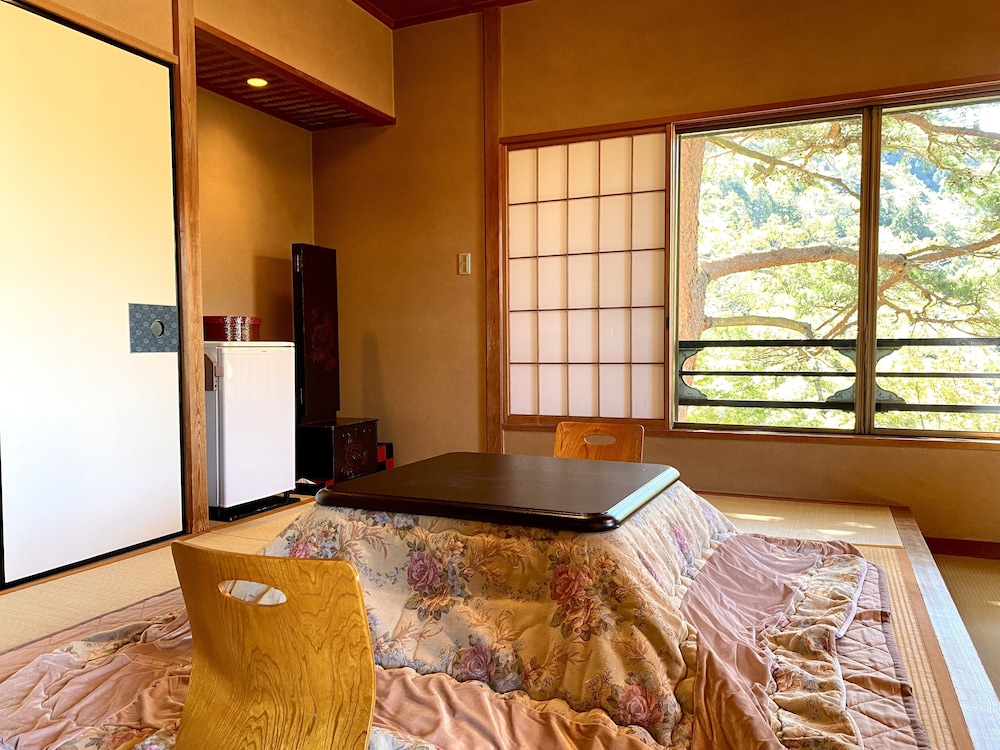 Japanese Style Deluxe Room thumbnail 5