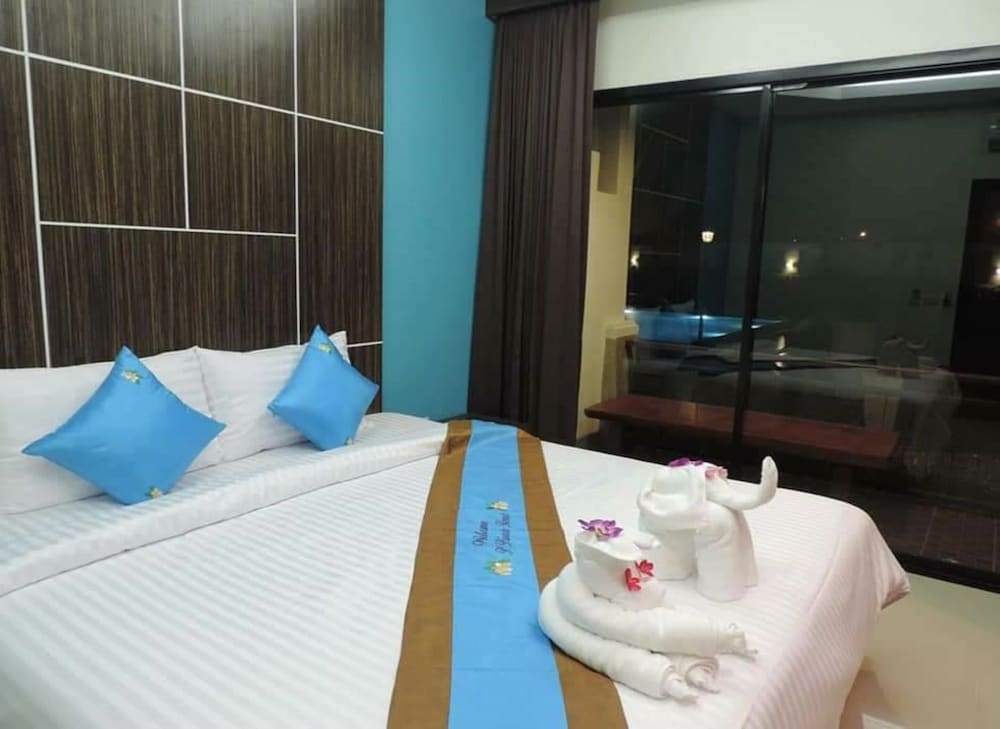 Deluxe Double Room, Pool View