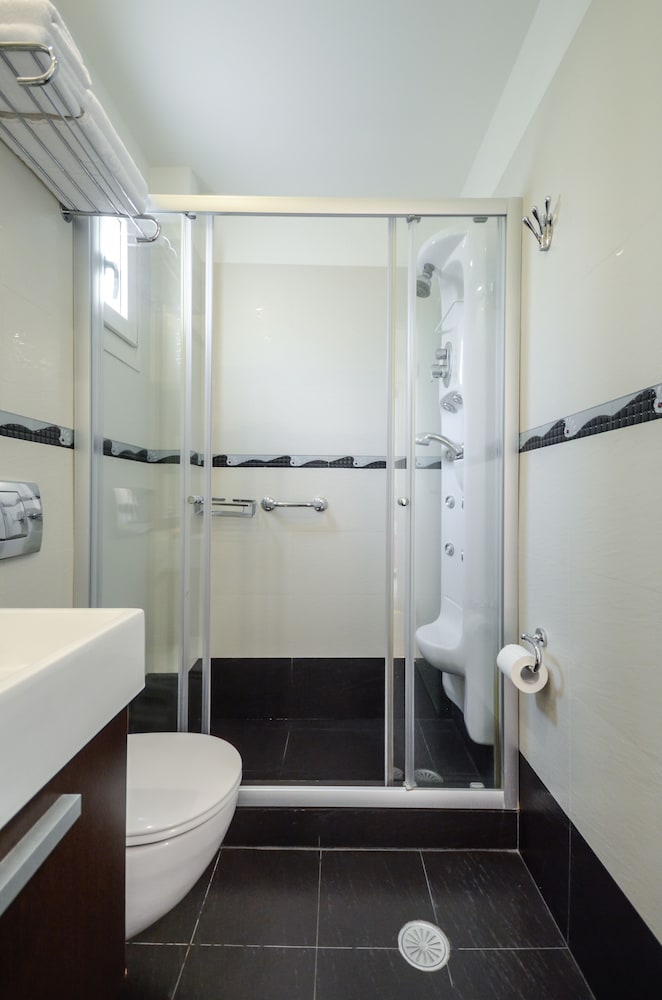 Superior Suite - Photo 7