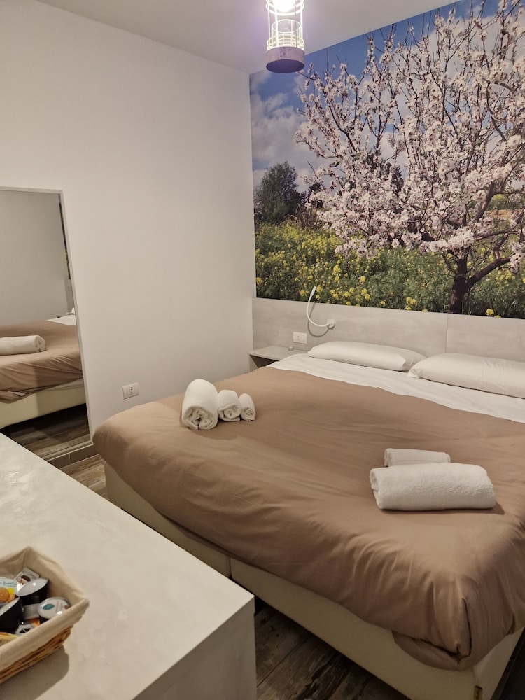 Basic Room, 1 Bedroom, Private Bathroom, Courtyard View