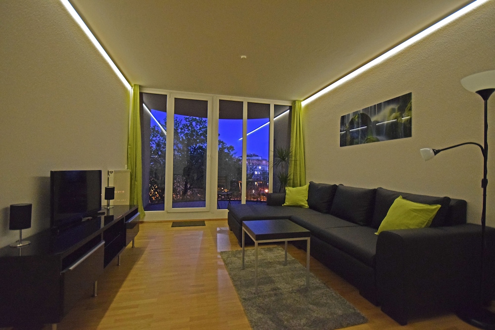 Parkview Deluxe Apartment  - Veteranenstrasse 10 photo 3