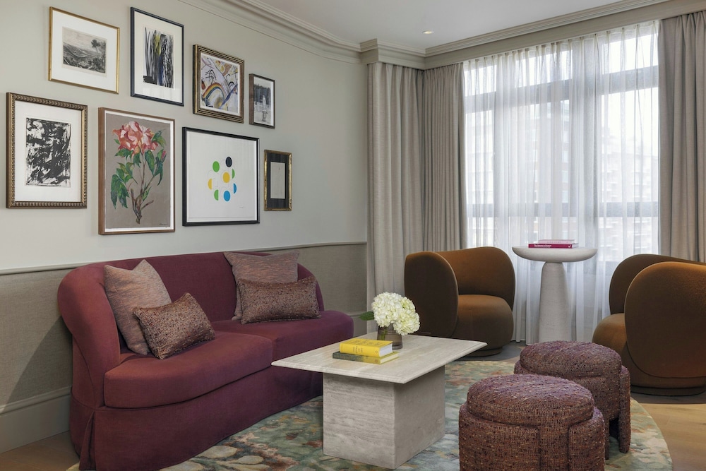 Drawing Suite, 1 King (Previous Presidential Suite) photo 2