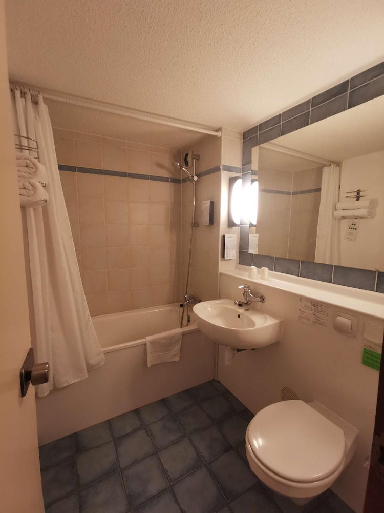 Standard Room, 1 Double Bed - Photo 8