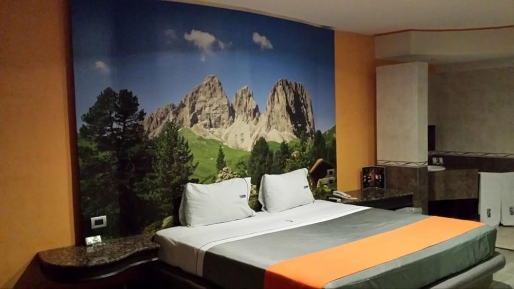 Junior Suite, 1 King Bed photo 3