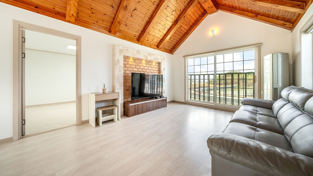 Basic Room, 2 Bedrooms (Sketch 2 (Mountain View / BBQ))