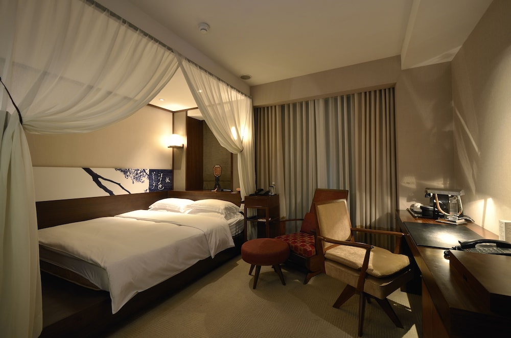 Standard Room, 1 Queen Bed