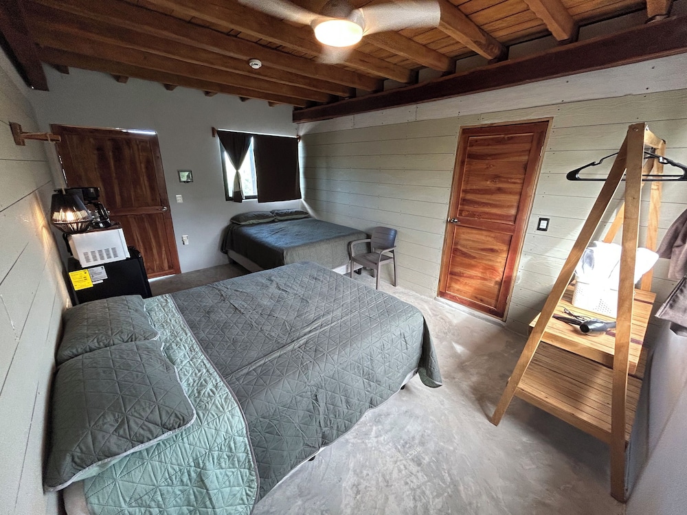 Deluxe Quadruple Room, 2 Queen Beds, Non Smoking, Private Bathroom photo 3