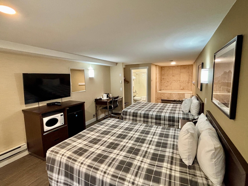 Suite, 2 Queen Beds, Non Smoking - Photo 2