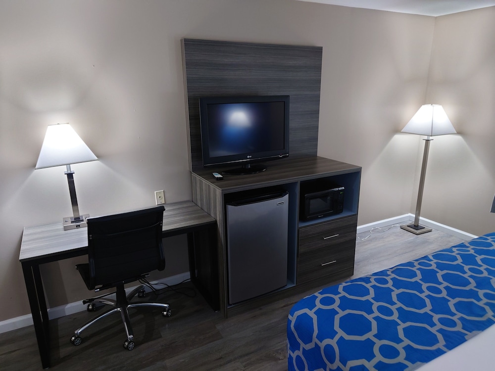 Room, 1 King Bed, Non Smoking - Photo 2