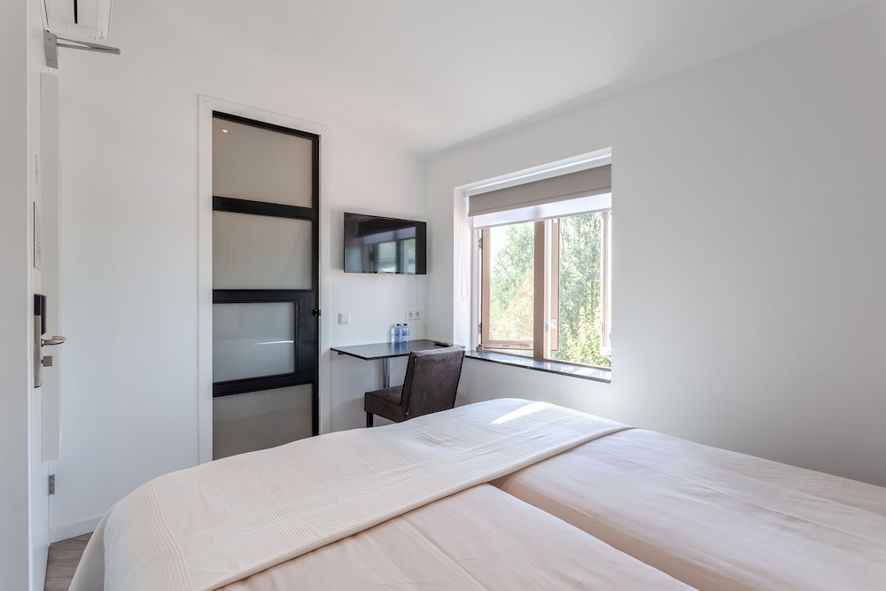Basic Double or Twin Room, 2 Twin Beds photo 2