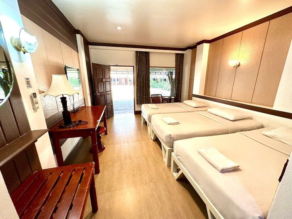Basic Triple Room ( 3 Single Beds) photo 2