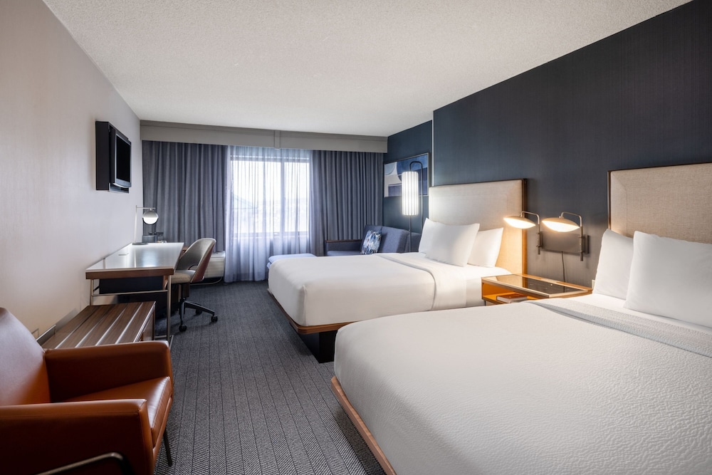 Room, 2 Double Beds (Hearing Accessible), photo 6