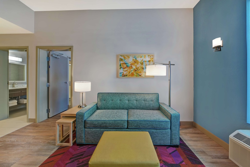 Suite, 1 King Bed, Accessible (Hearing) - Photo 5