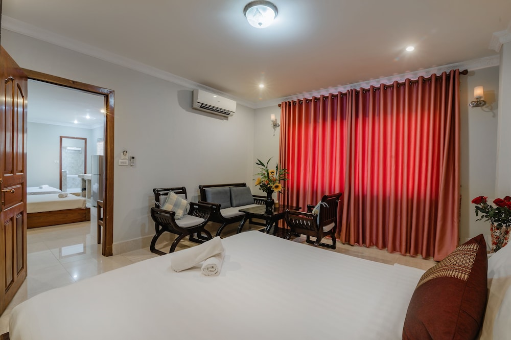 Family Room, 2 Bedrooms - Photo 7