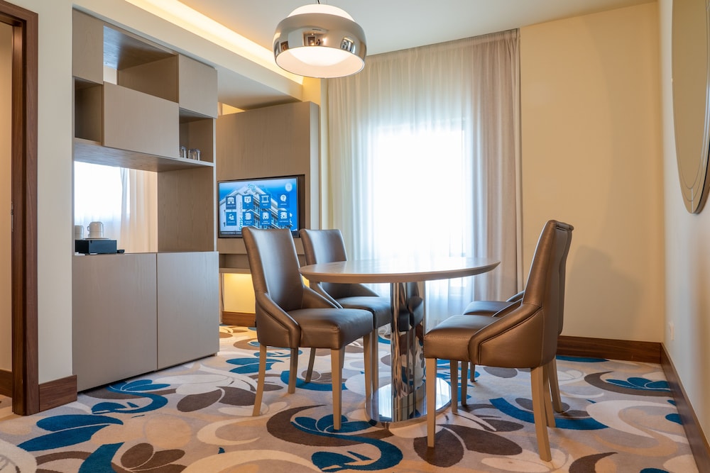 Suite (with 1 extrabed, 2 adults + 1 kid)