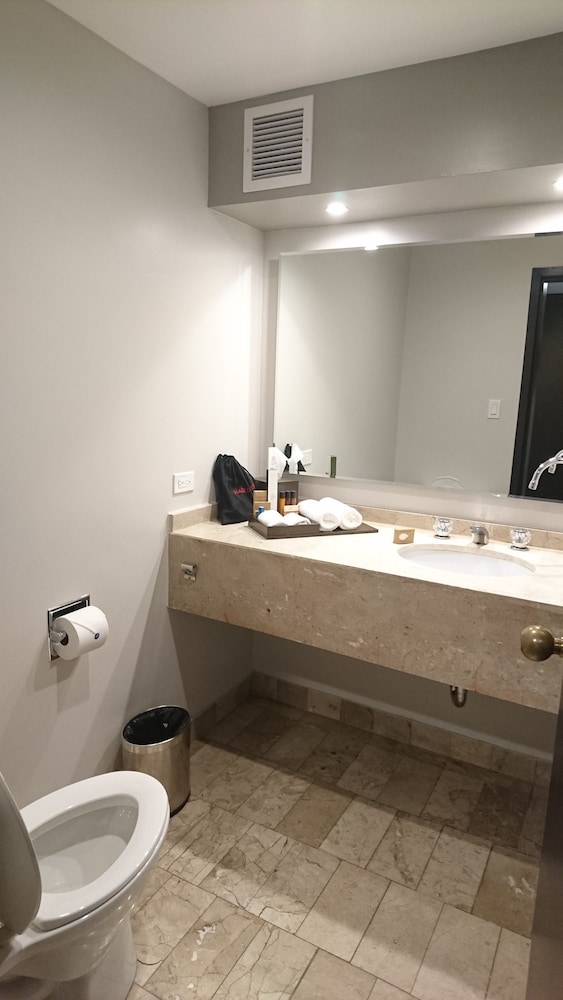 Executive Double Room (Grand Club) thumbnail 6