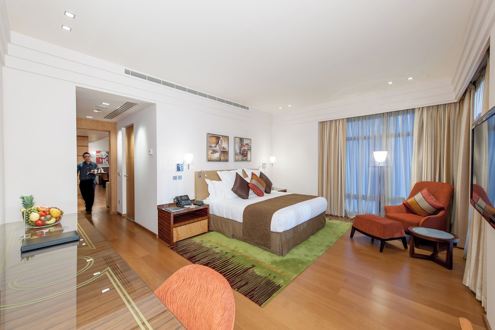 Suite, 1 Bedroom (Dining) - Photo 14