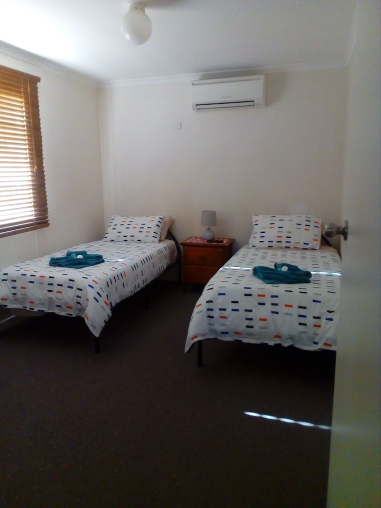 Family Cabin, 2 Bedrooms photo 2