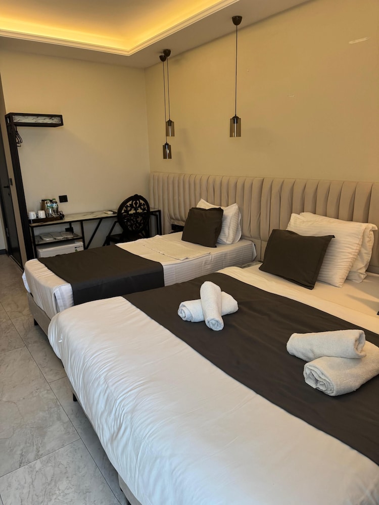 Deluxe Triple Room - Photo 14