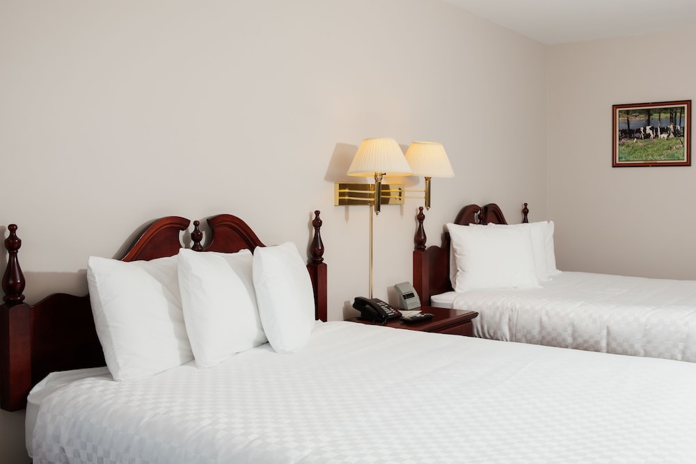 Standard Room, 2 Queen Beds photo 3