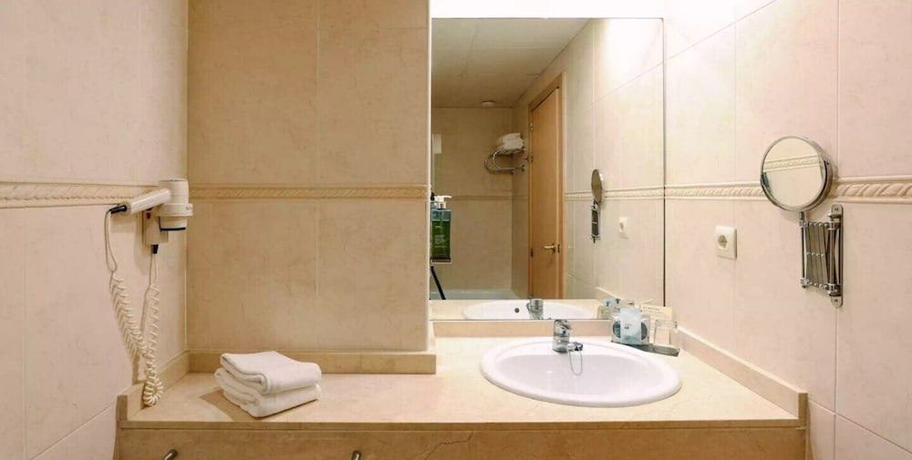 Comfort Triple Room, Balcony (2Adults  + 1Child ) photo 2