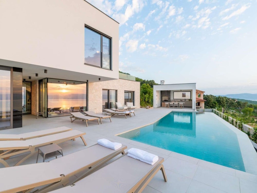 Villa photo 1