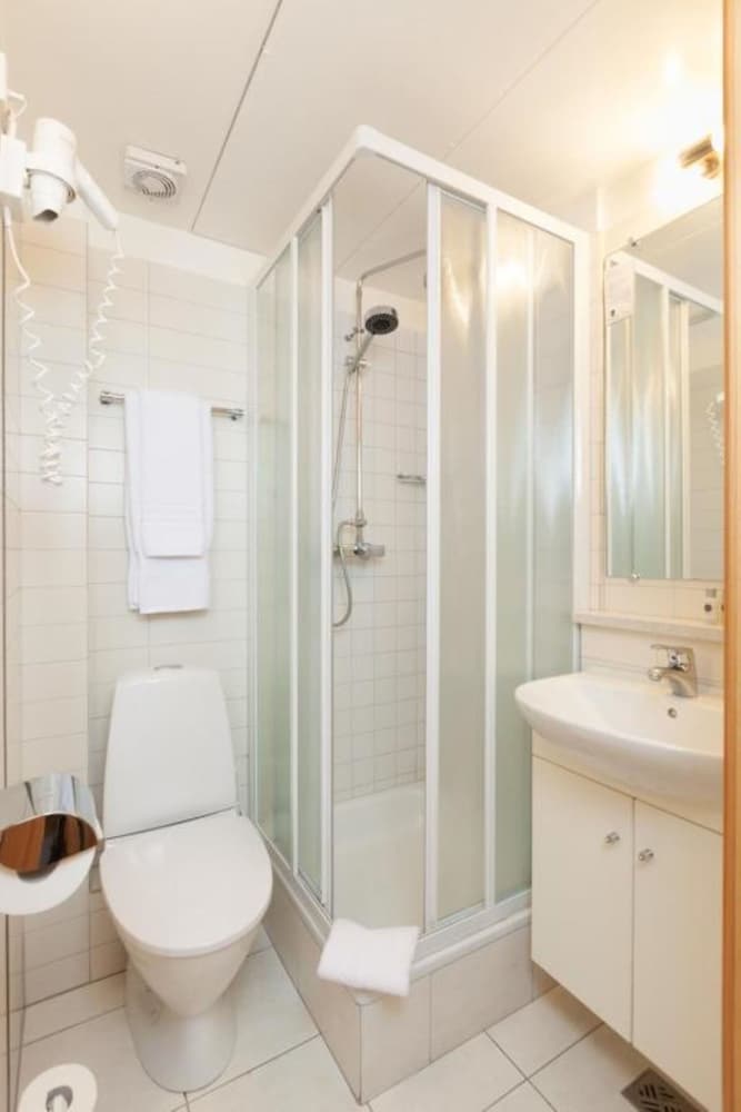 Standard Double or Twin Room - Photo 14