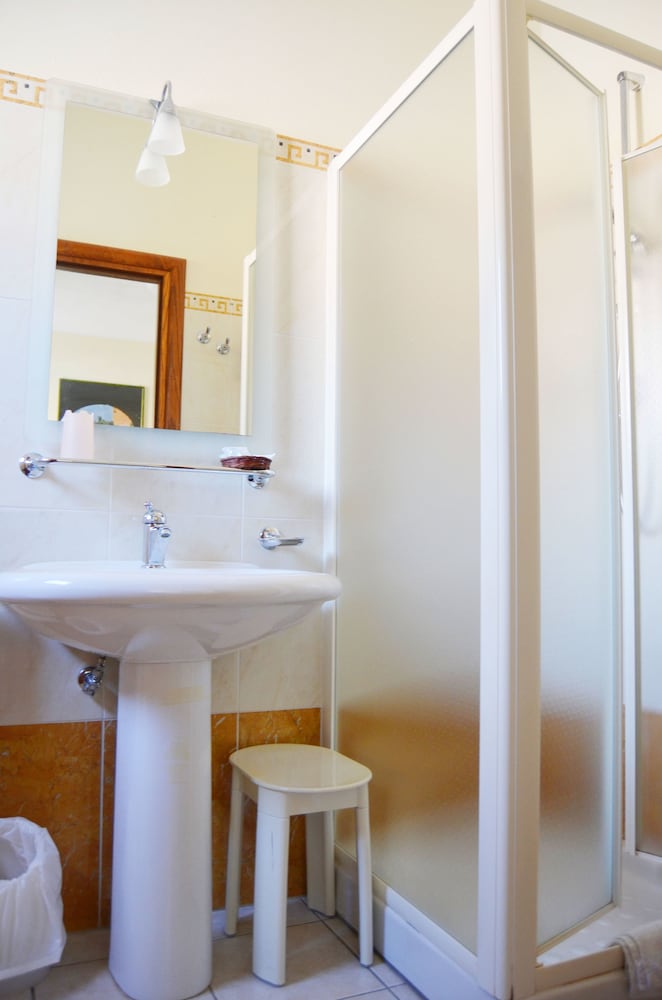 Standard Triple Room, 1 Bedroom - Photo 9