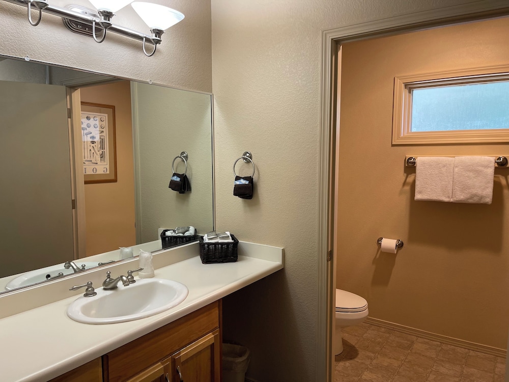 Deluxe Room, Multiple Beds, Lake View, Lakeside photo 3