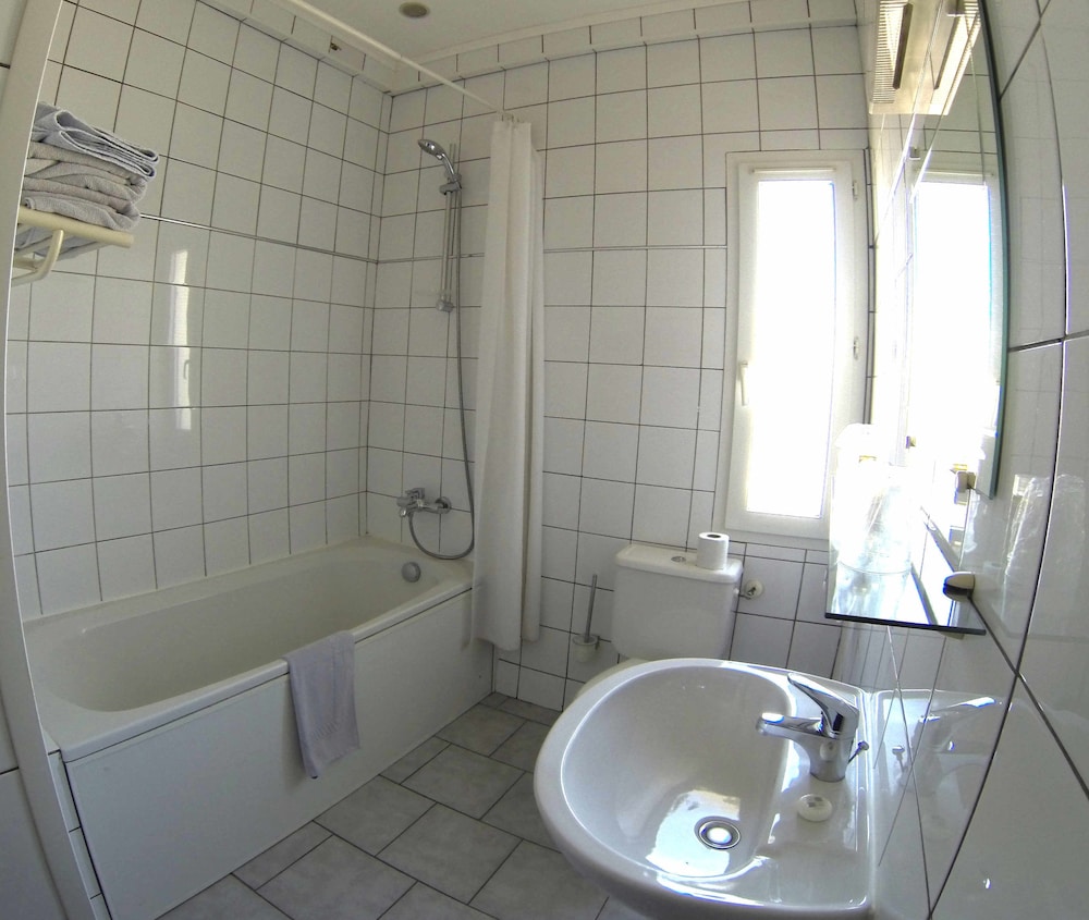 Standard Twin Room, 2 Twin Beds photo 2