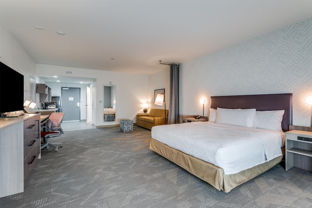 Studio Suite, 1 King Bed, Accessible, Bathtub photo 2