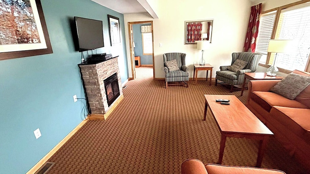 Deluxe Chalet, 3 Bedrooms (Pedestal Unit)
