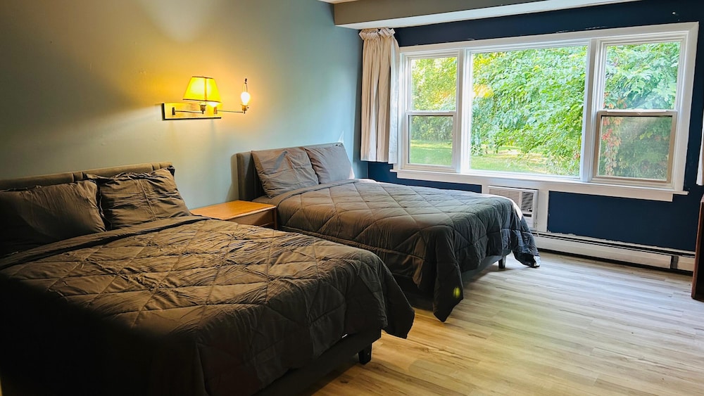 Room, 2 Queen Beds, Non Smoking, Kitchen photo 2