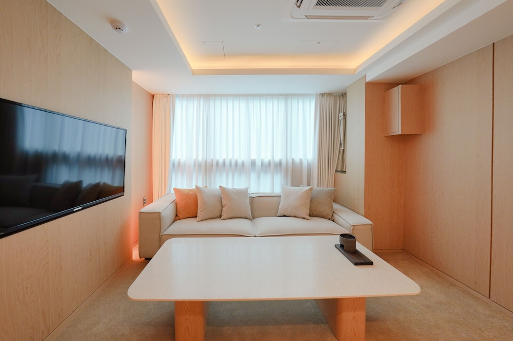 Annex Standard Triple Suite - Photo 1