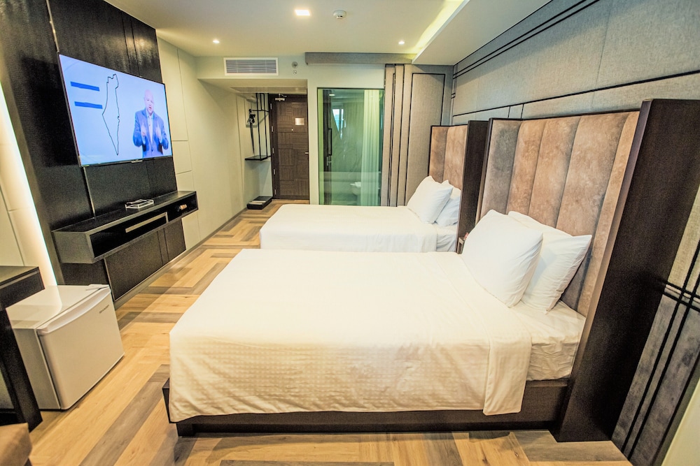 Deluxe Twin Room No Balcony photo 3