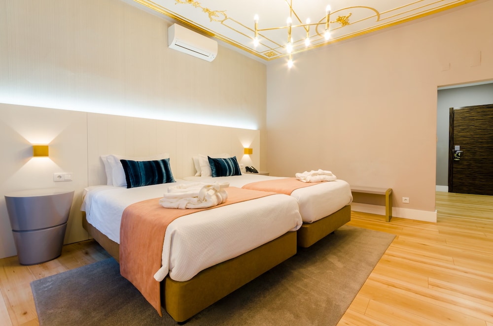 Superior Twin Room (Chiado Square View)