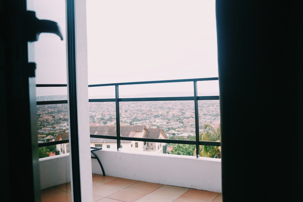 Deluxe Suite, 1 King Bed, City View photo 2