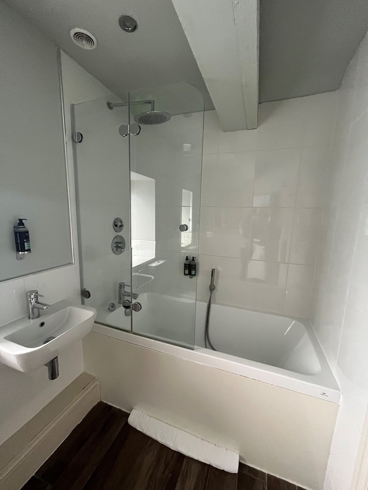 Double Room, Ensuite (Small) photo 3