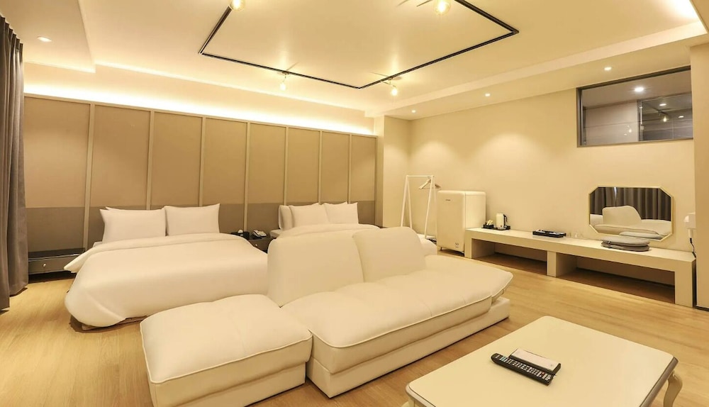 Premium Korean-style Room Avenue - Photo 3