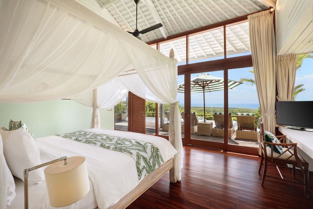 Three Bedroom Ocean View Pool Villa photo 2