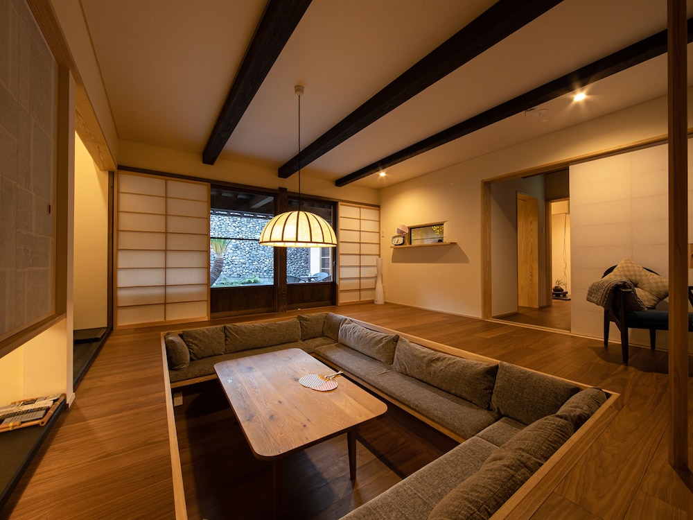 Private Vacation Home, HISA