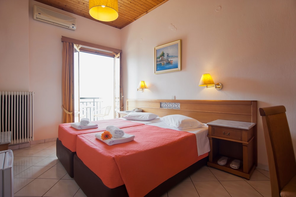 Double or Twin Room (Gorge View) - Photo 12
