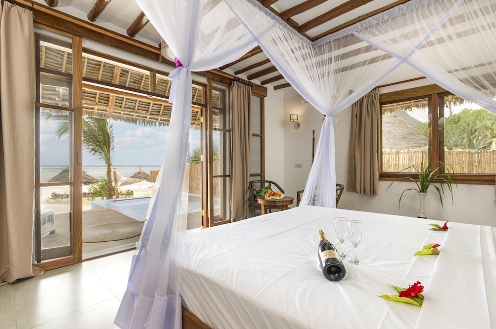 Beachfront Bungalow with Plunge Pool