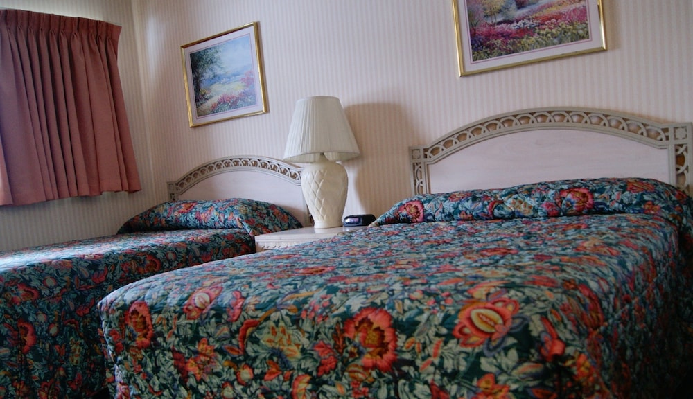 Standard Room, 2 Double Beds photo 2