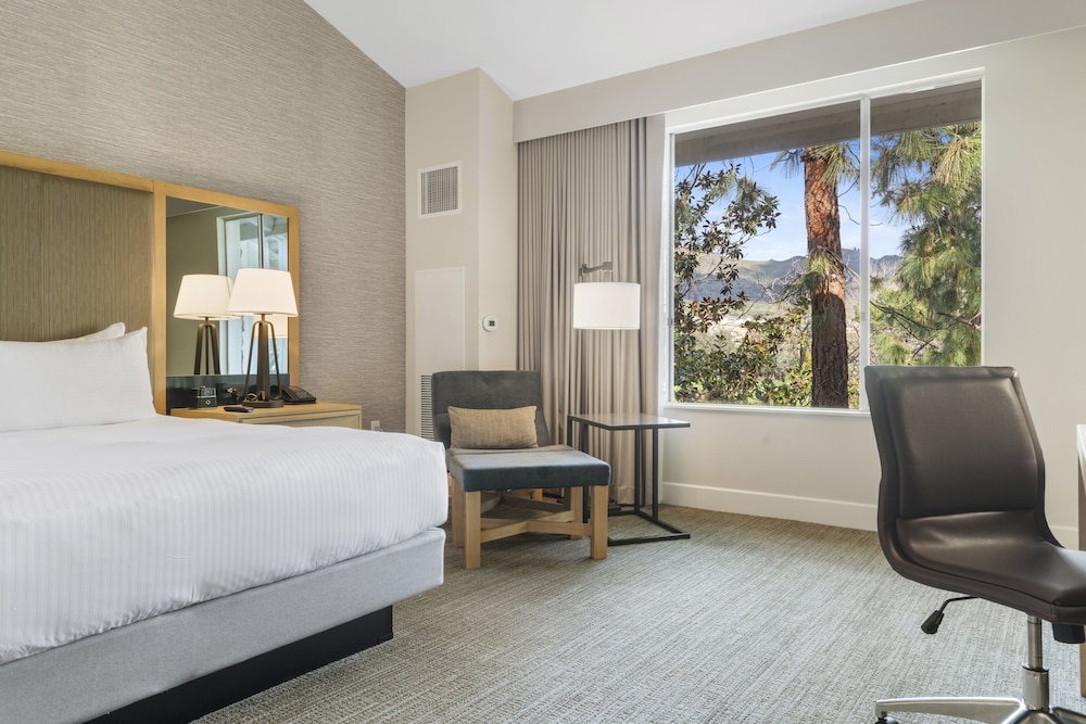 Standard Room, 1 King Bed photo 3