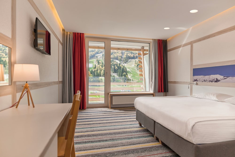 Double Room with Mountain View and Balcony (AC) photo 1