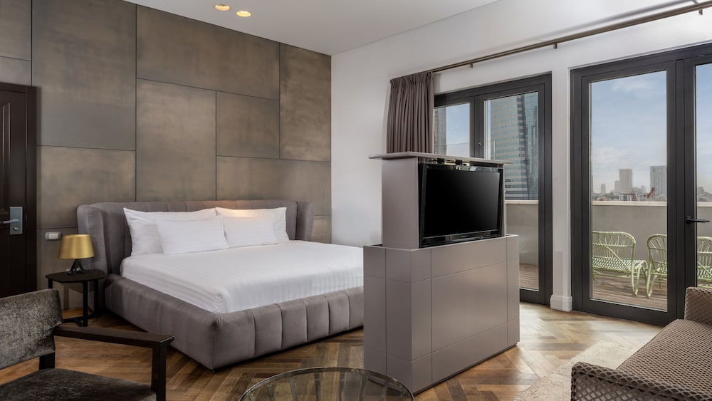 Suite, 1 King Bed, Jetted Tub, City View