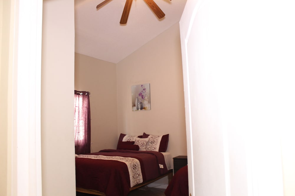 House, 2 Bedrooms photo 2
